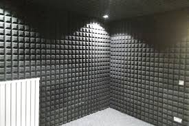 Ses yalıtımı uygulaması — akustik panel montajı