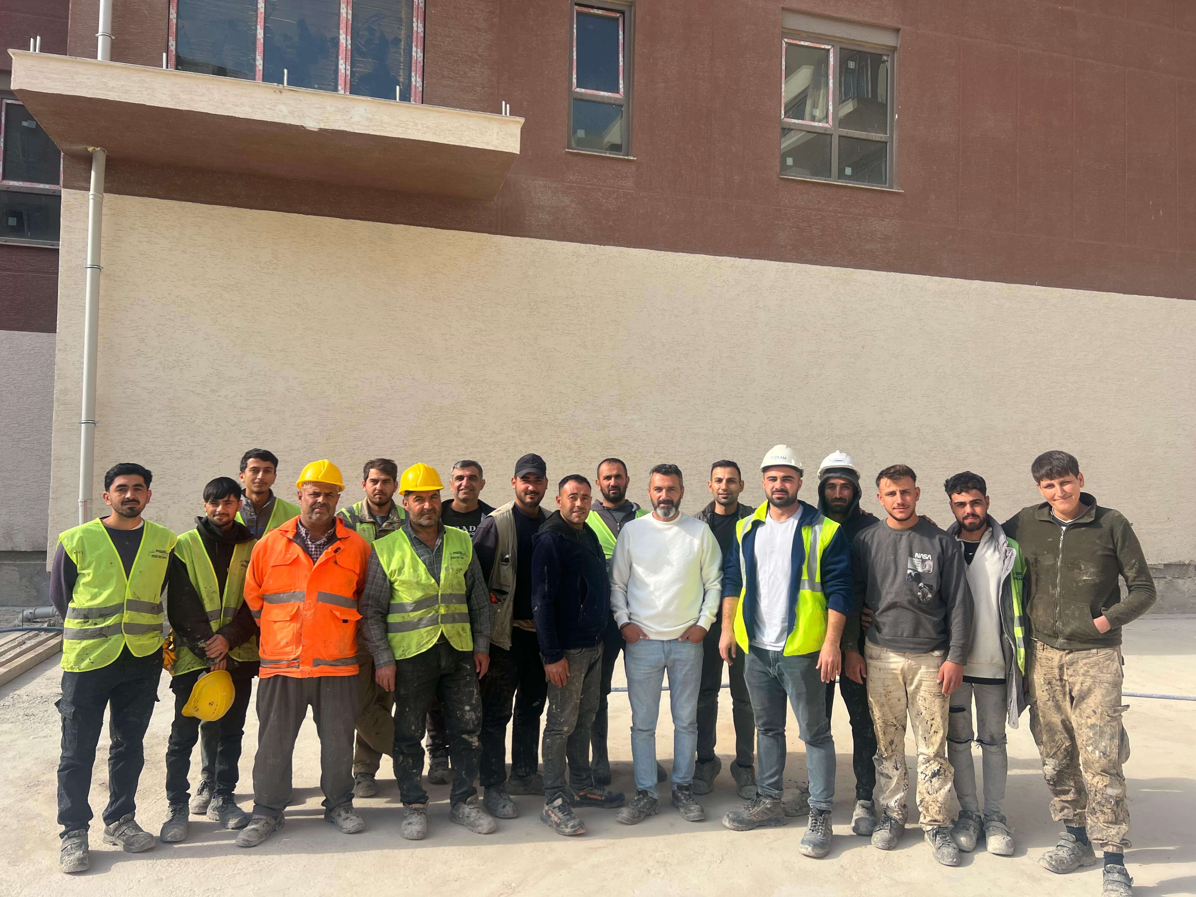 Profesyonel yalıtım ekibi şantiye çalışması